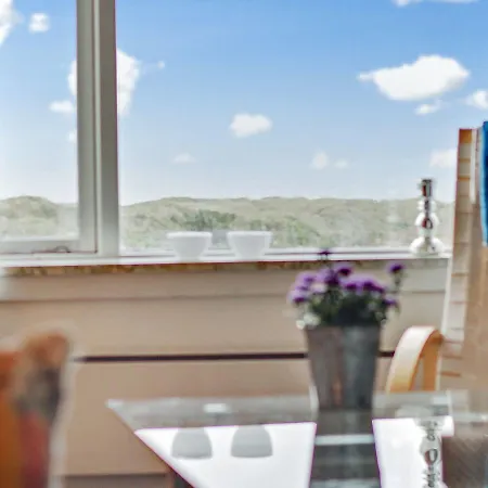 Apartment Two-bedroom Holiday In 1