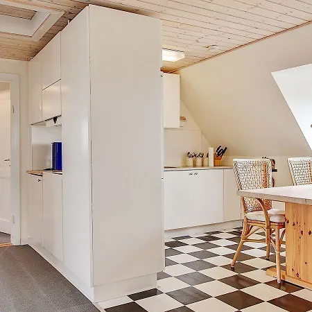 Two-bedroom Holiday In 1