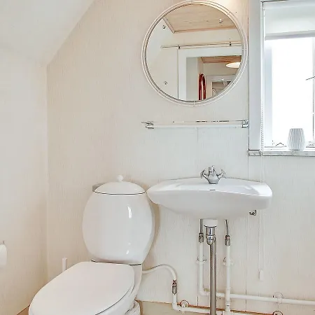 Two-bedroom Holiday In 1 Apartment