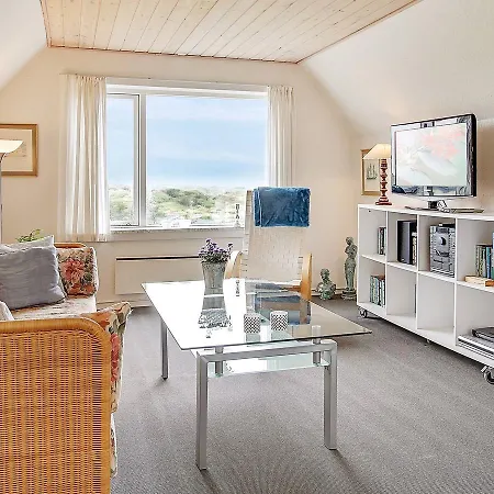 Two-bedroom Holiday In 1 *