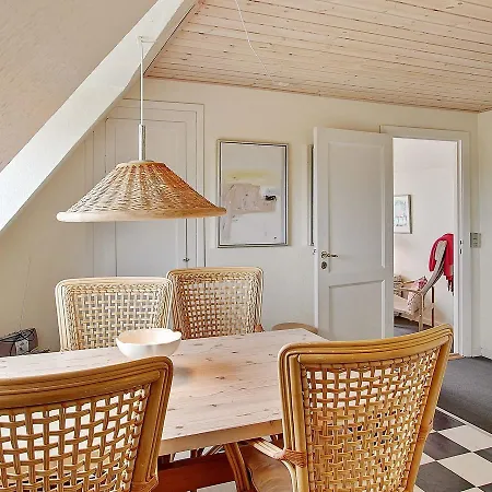 Two-bedroom Holiday In 1 Apartment *