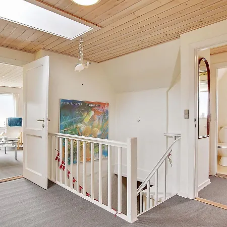 Apartment Two-bedroom Holiday In 1